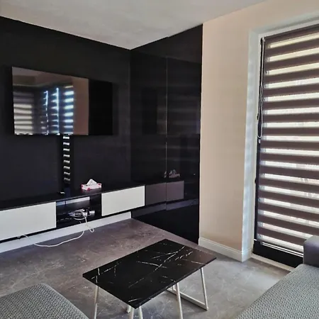 Newly Renovated Apartment! Center And View!