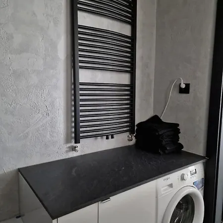 Newly Renovated Apartment! Center And View! *