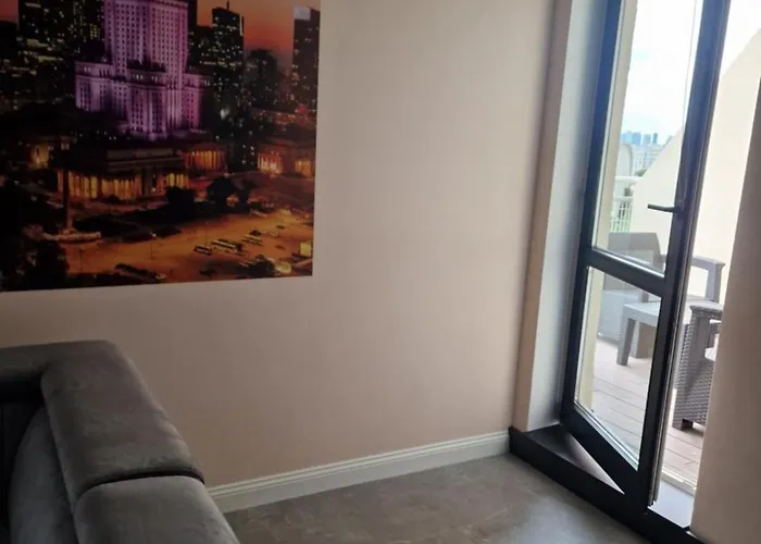 Newly Renovated Apartment! Center And View!